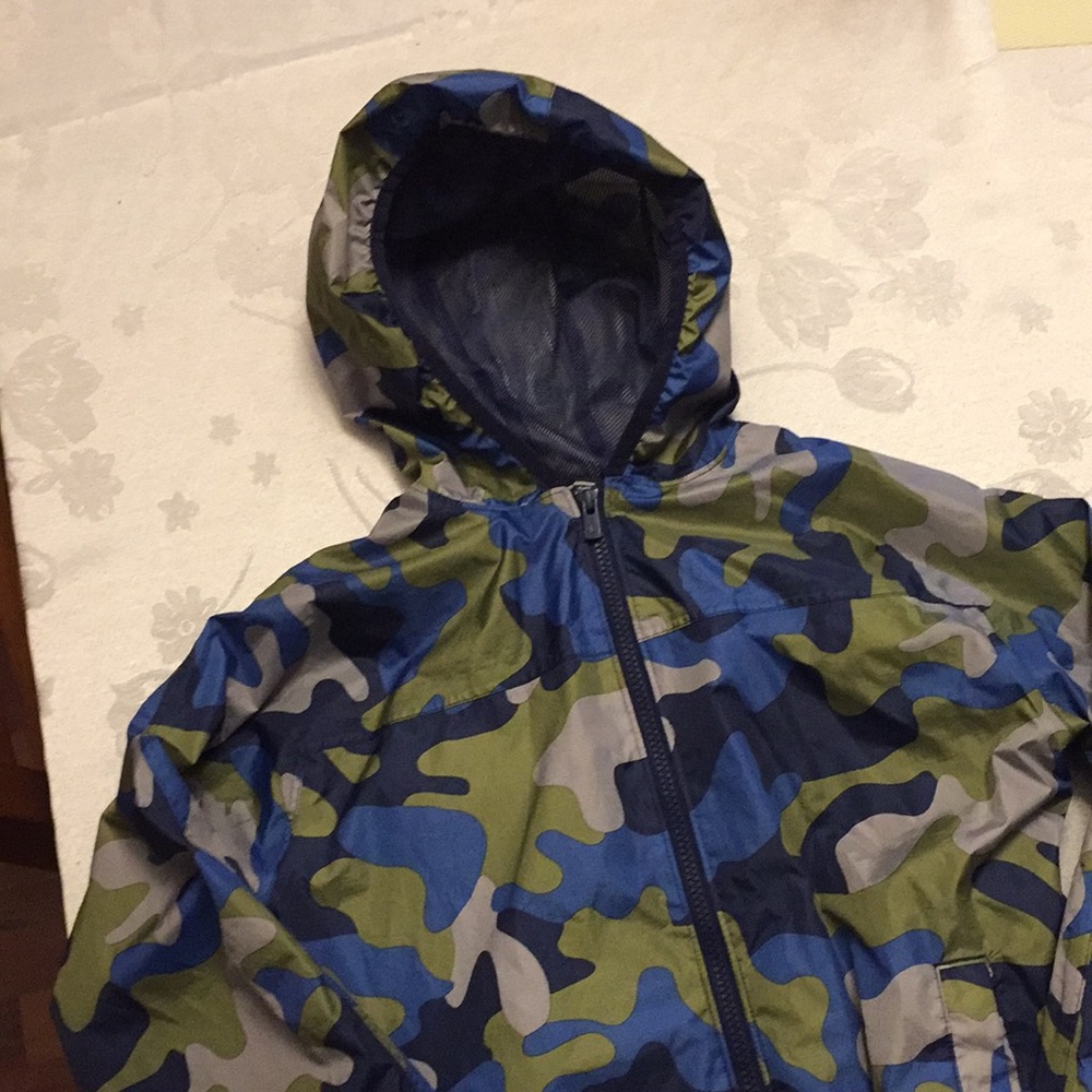 Lands’ End medium kids’ rain jacket in camouflage